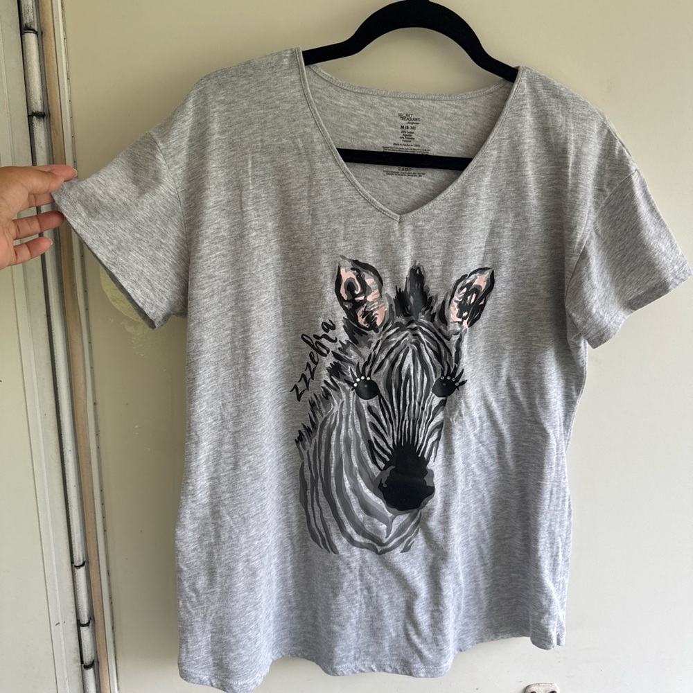 Secret Treasures Gray V-Neck Tee with Zebra Graphic size M